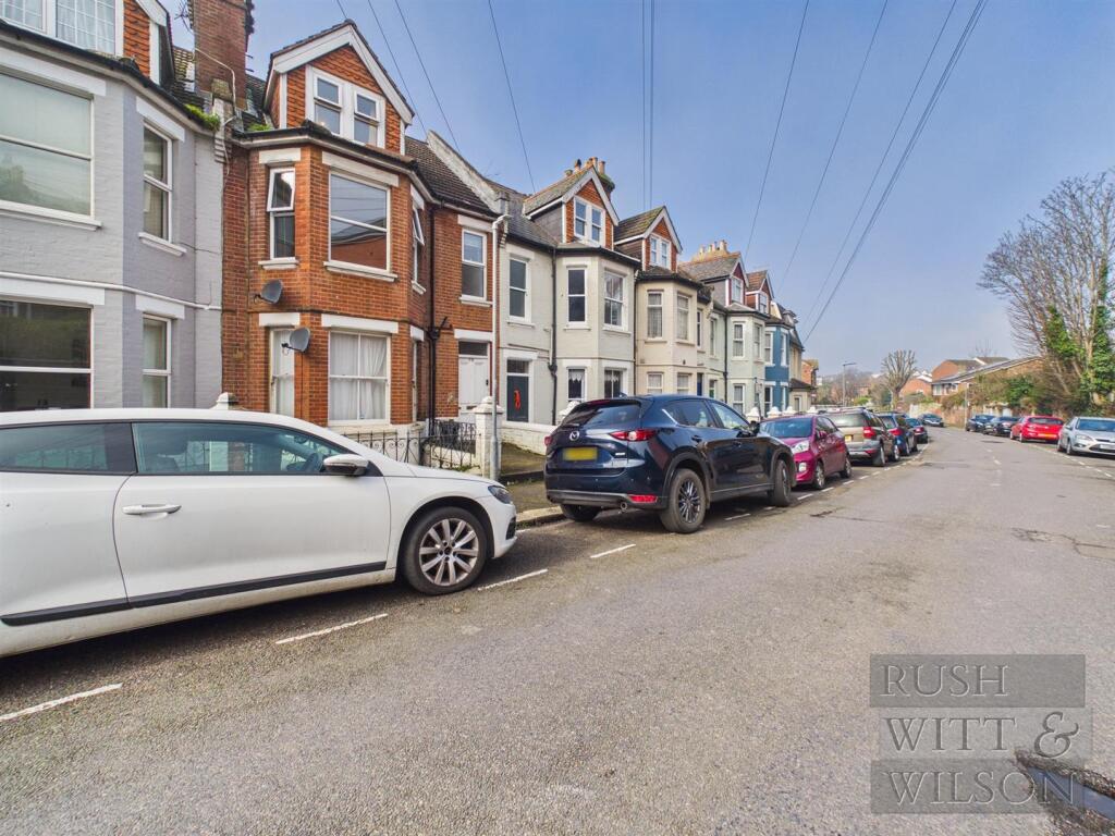 2-bed flat on Nelson Road, Hastings, £200,000