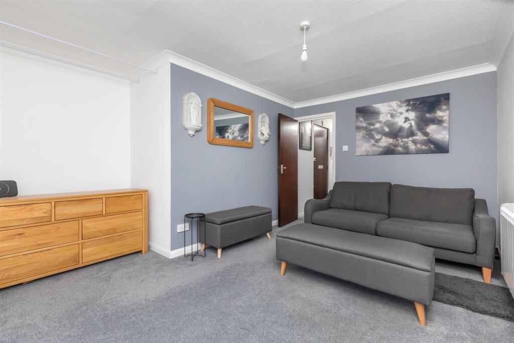 Apartment in Brighton - View 3