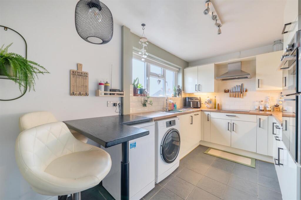 House in Dorchester, Milborne St Andrew - View 3