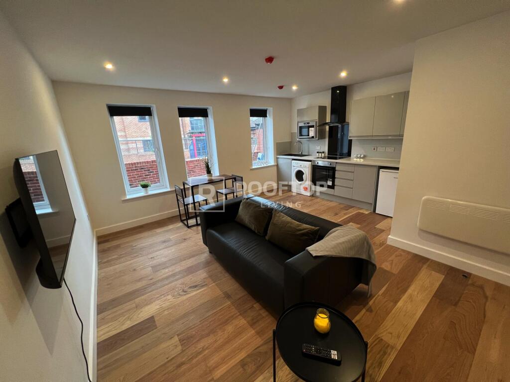 House in Leeds, West Yorkshire - View 3