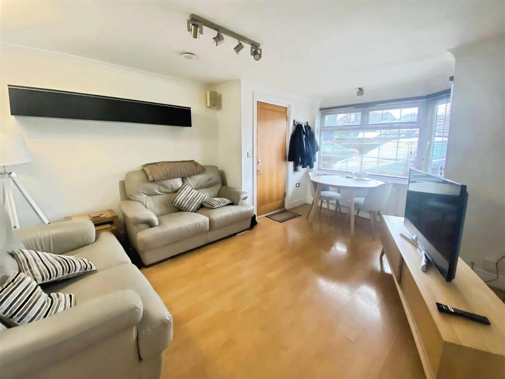 Apartment in Watford - View 2