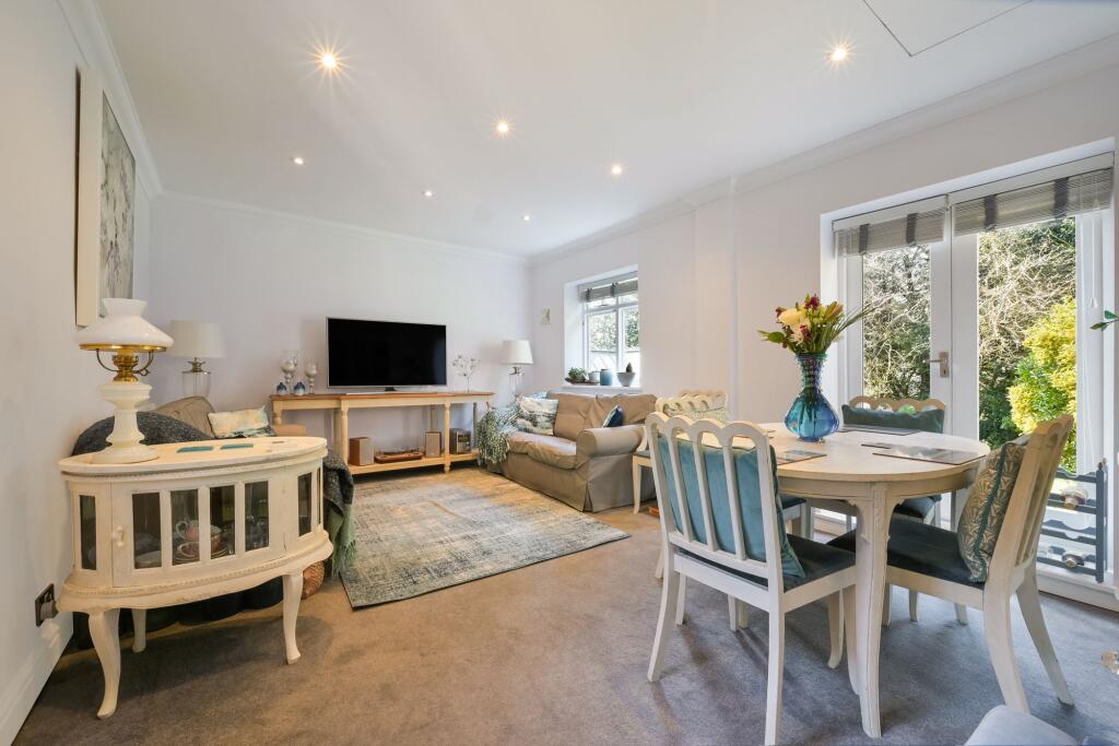 St. Marys Road, Long Ditton, KT6 photo 3