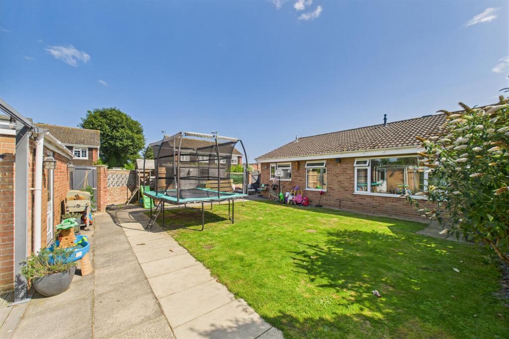 Gainsborough Drive, Lowestoft photo 4