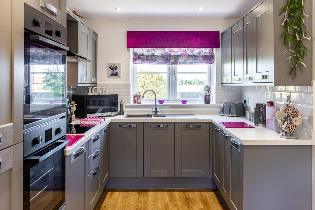 Six House Bank, West Pinchbeck photo 4