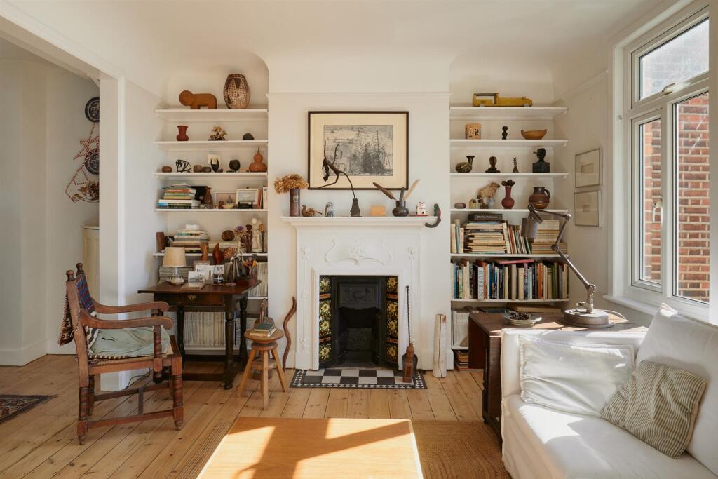 Main image of property: Thames Road, Chiswick, W4