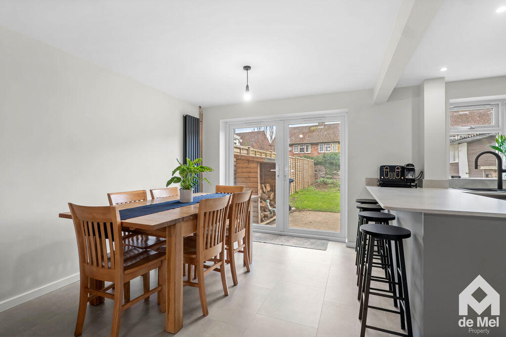 St. Michaels Avenue, Bishops Cleeve, GL52 photo 4