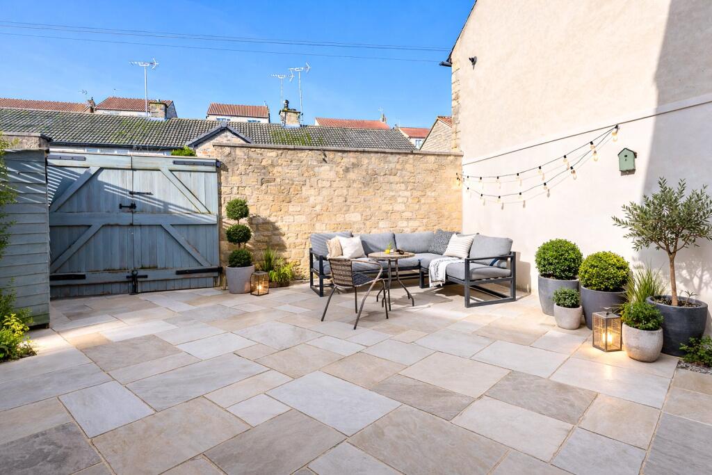 Front Street, Bramham, LS23 photo 3