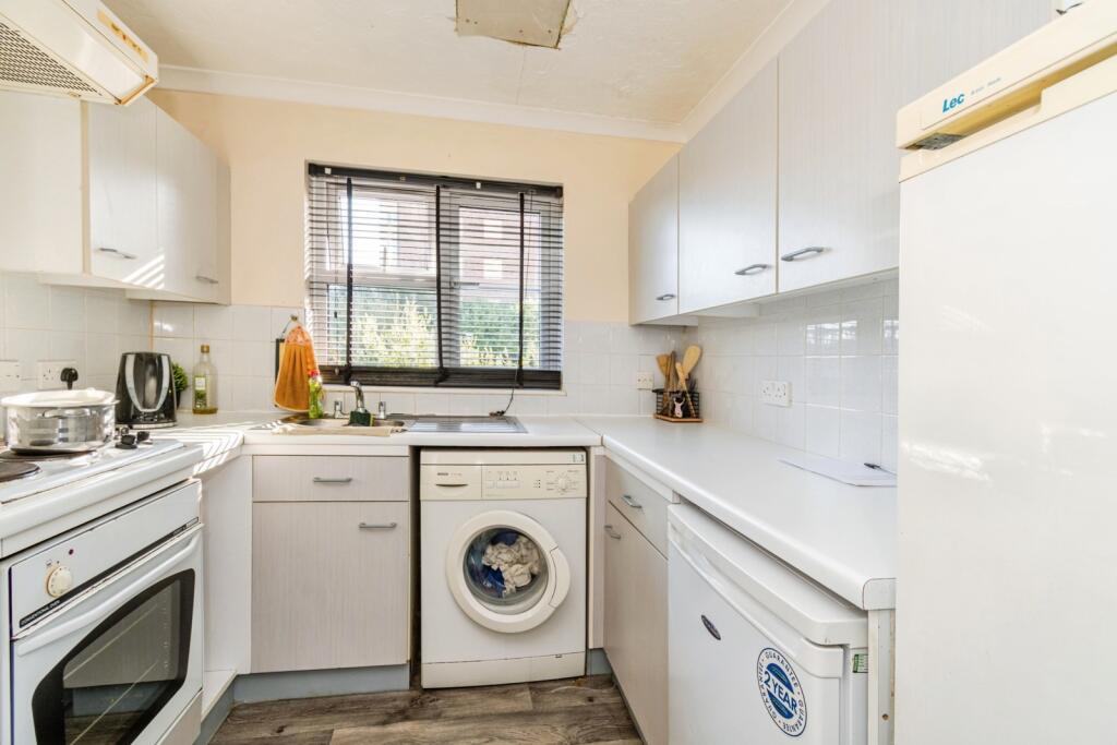 42 Captains Place photo 3