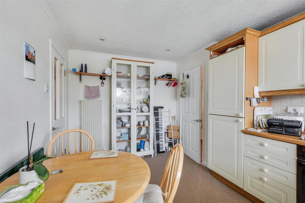 Apartment in Nottingham, Wollaton Vale - More