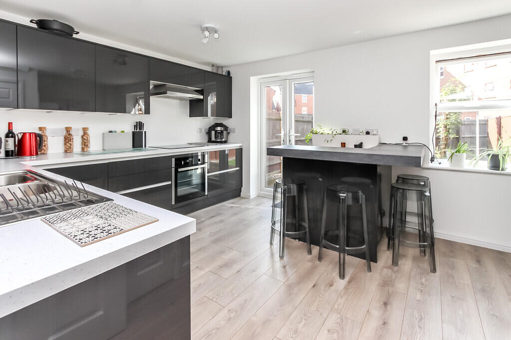 House in Northampton, Wellingborough - View 2