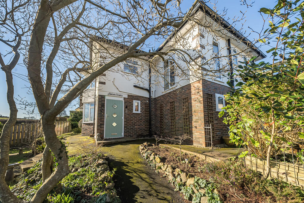 5-bed detached on Southdowns Road, Dawlish, EX7 0LB, £500,000