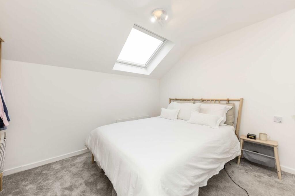Apartment in London - View 5