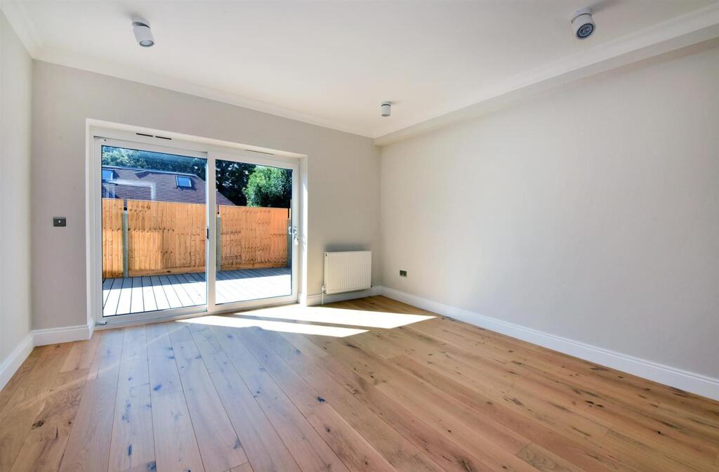 Apartment in London, Benhilton - View 2