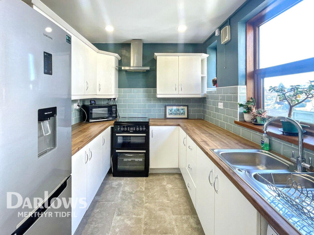 Main image of property: Maen Ganol, Treharris