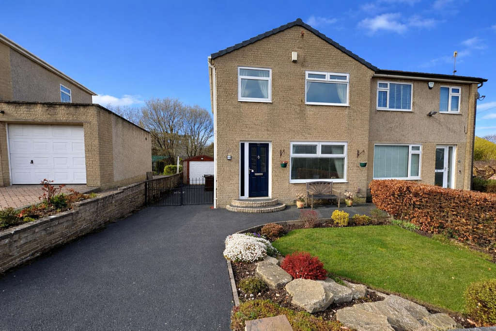 Main image of property: Oakleigh Avenue, Clayton, Bradford