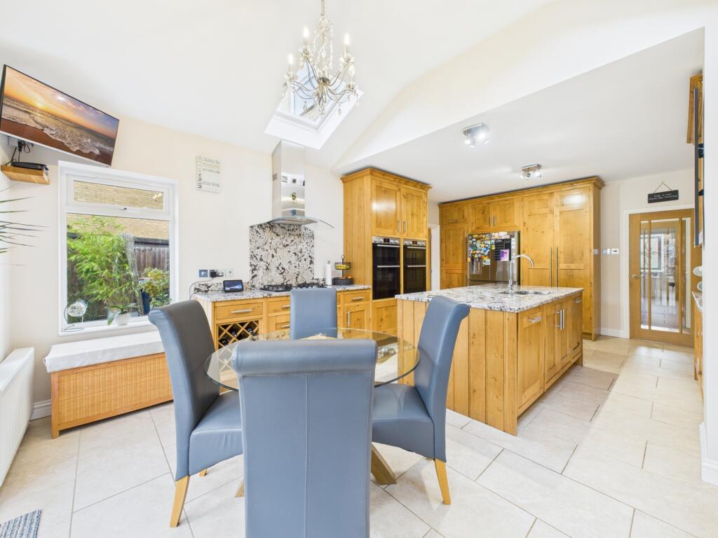 House in Wootton, Simpson Manor - View 3