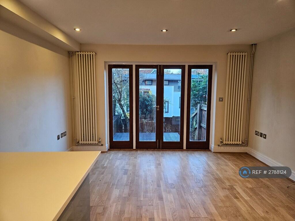 Main image of property: Wellington Place, Bristol, BS6