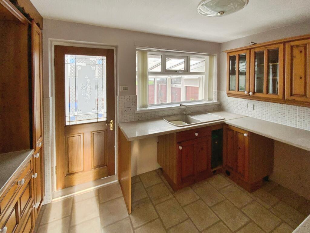 Seacroft Road, Withernsea, HU19 photo 3