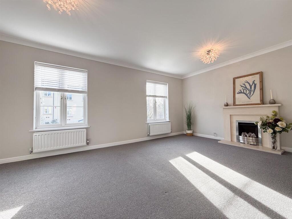 House in Gloucester - View 4