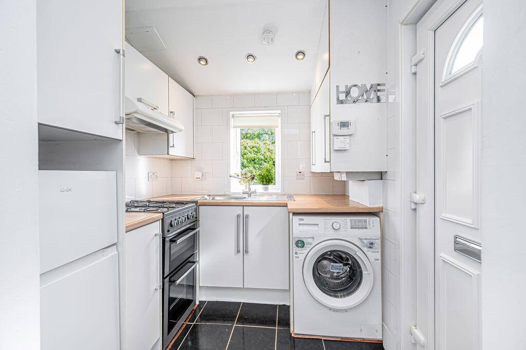 Apartment in Kirkcaldy, Fife - View 2
