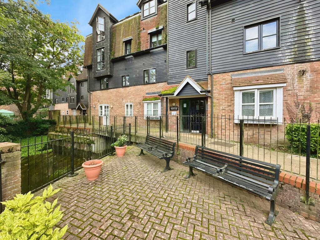 2-bed flat on Thorney Mill Road, West Drayton, UB7, £235,000