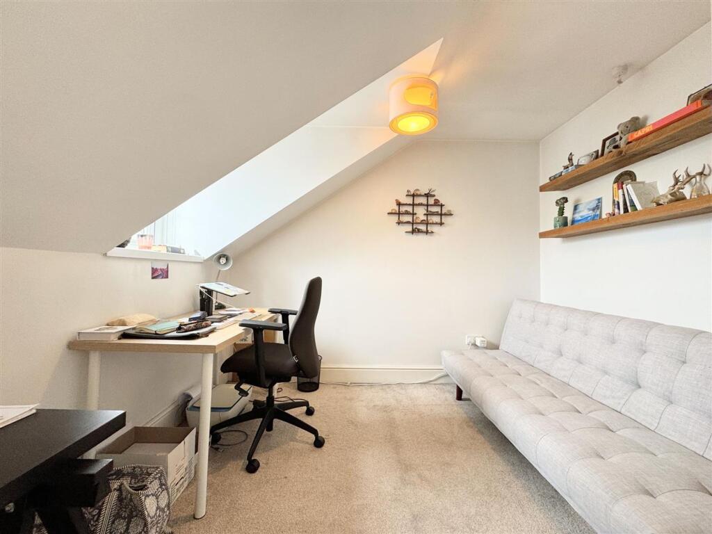 Apartment in Truro - View 5