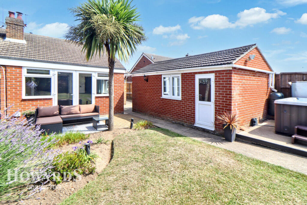 Willow Avenue, Bradwell photo 2
