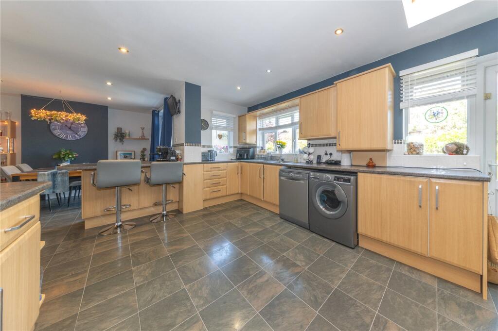 House in Luton - View 5