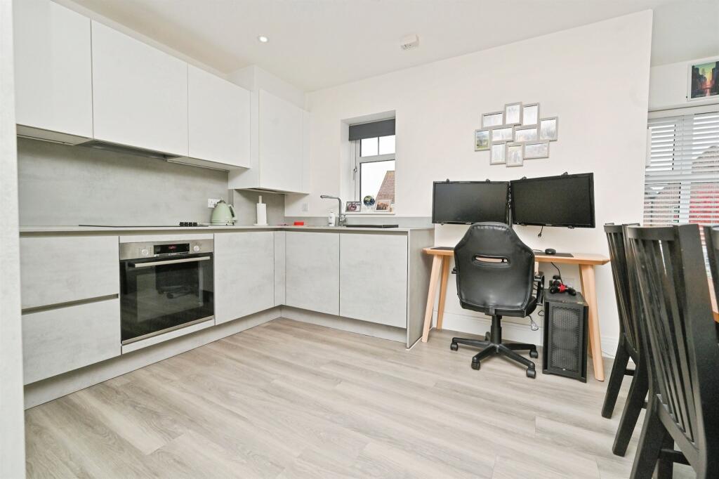 Apartment in Three Rivers, Abbots Langley - View 3