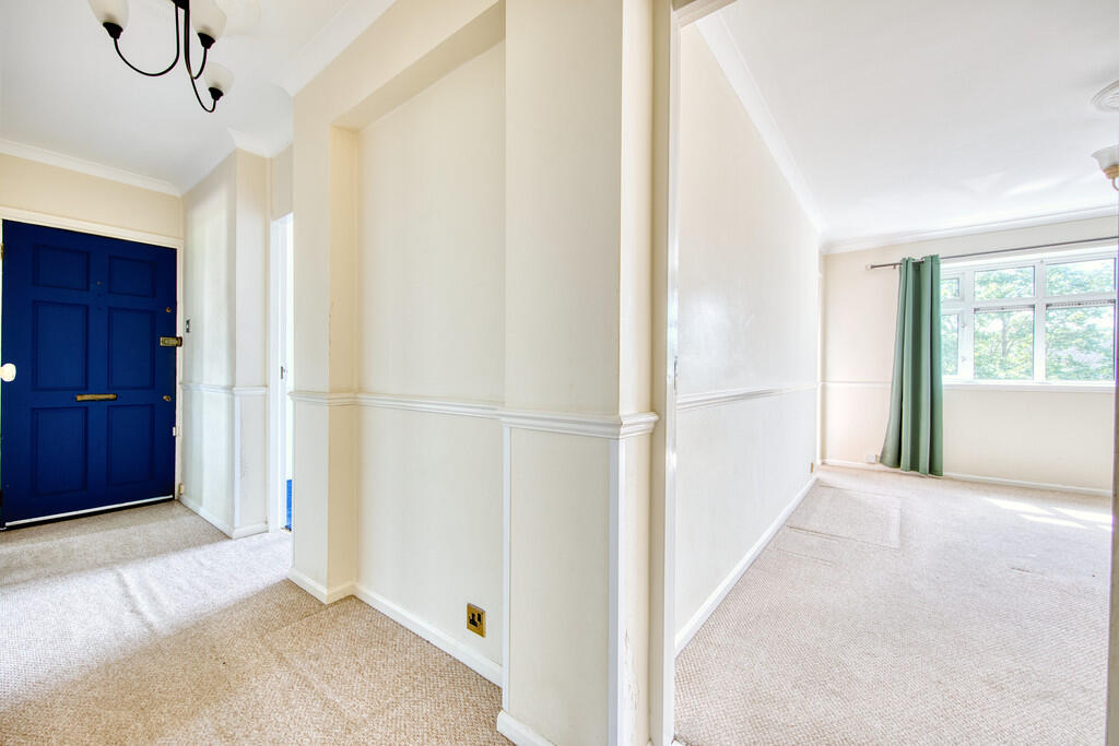 Althorne Gardens, South Woodford photo 4