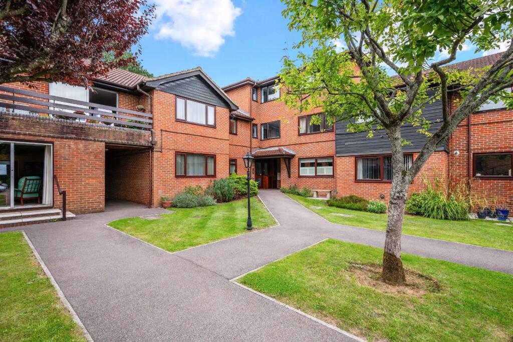 Apartment in Tadworth - View 3