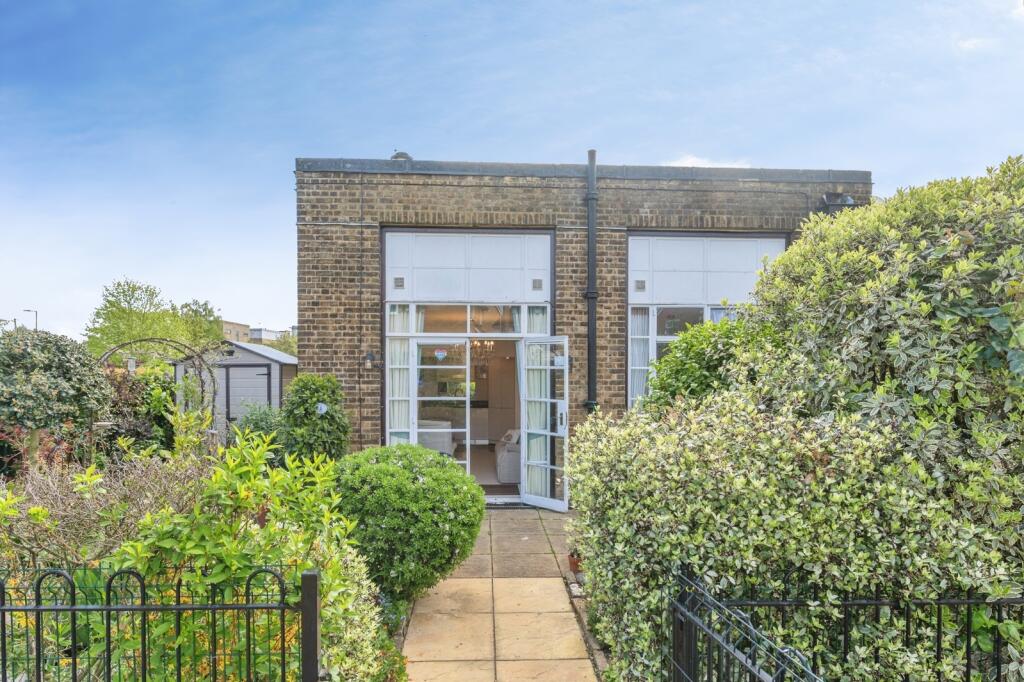 Apartment in Southend-on-Sea - View 2