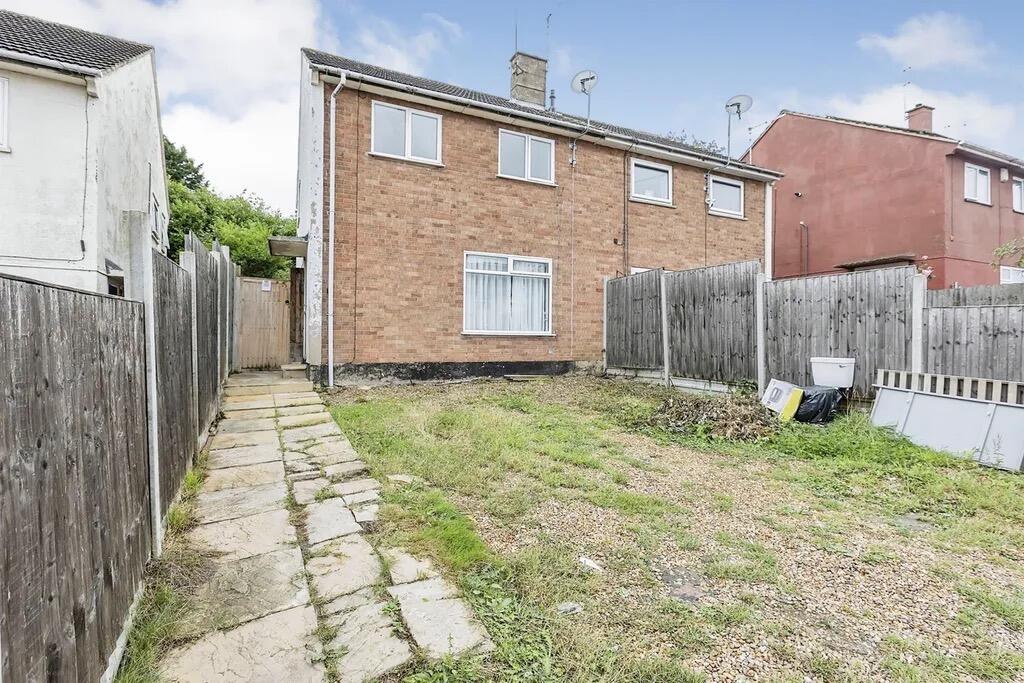 3-bed semi-detached on Drumcliff Road, Leicester, LE5, £270,000