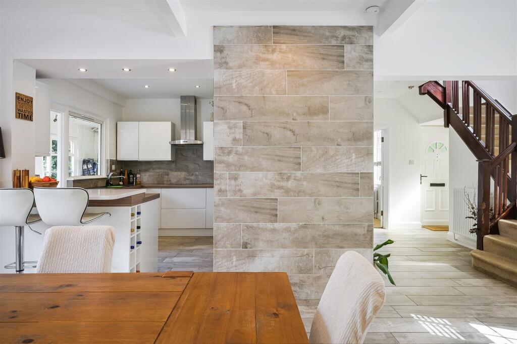 House in Sutton - View 5