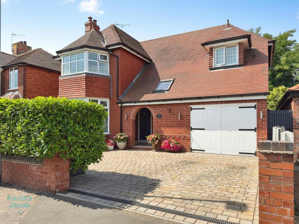 3-bed detached on Athelstan Road, Worksop, £485,000