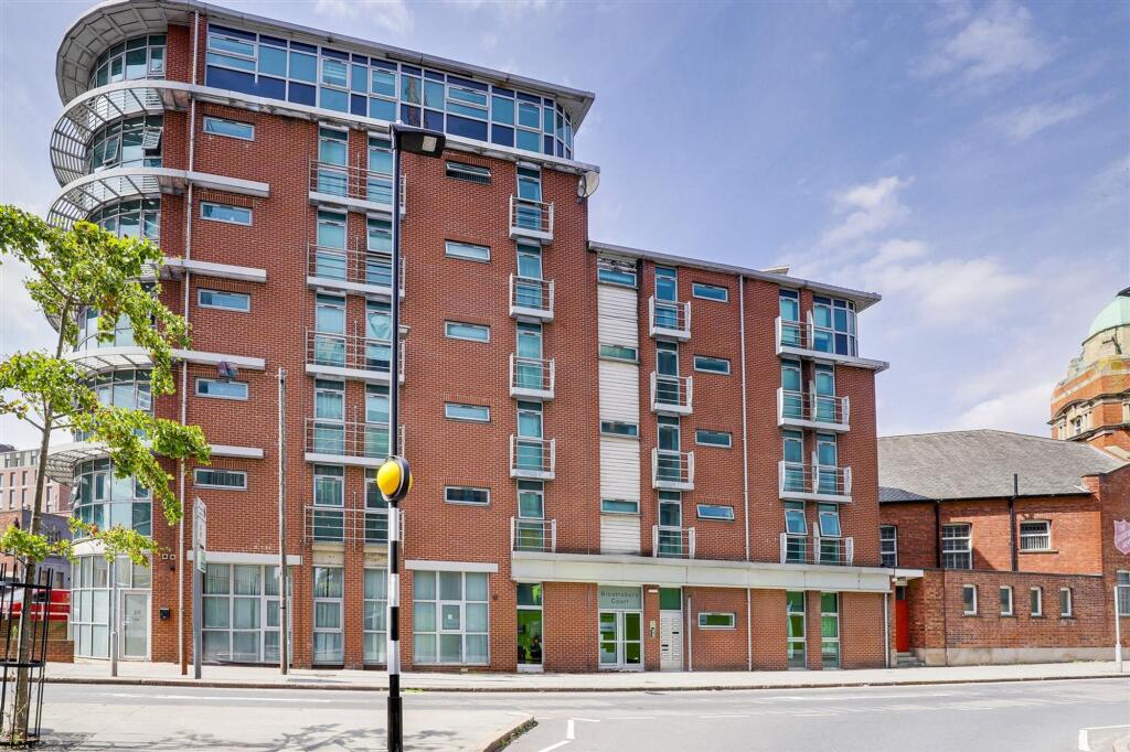 3-bed flat on Beck Street, Bloomsbury Court Beck Street, NG1, £180,000