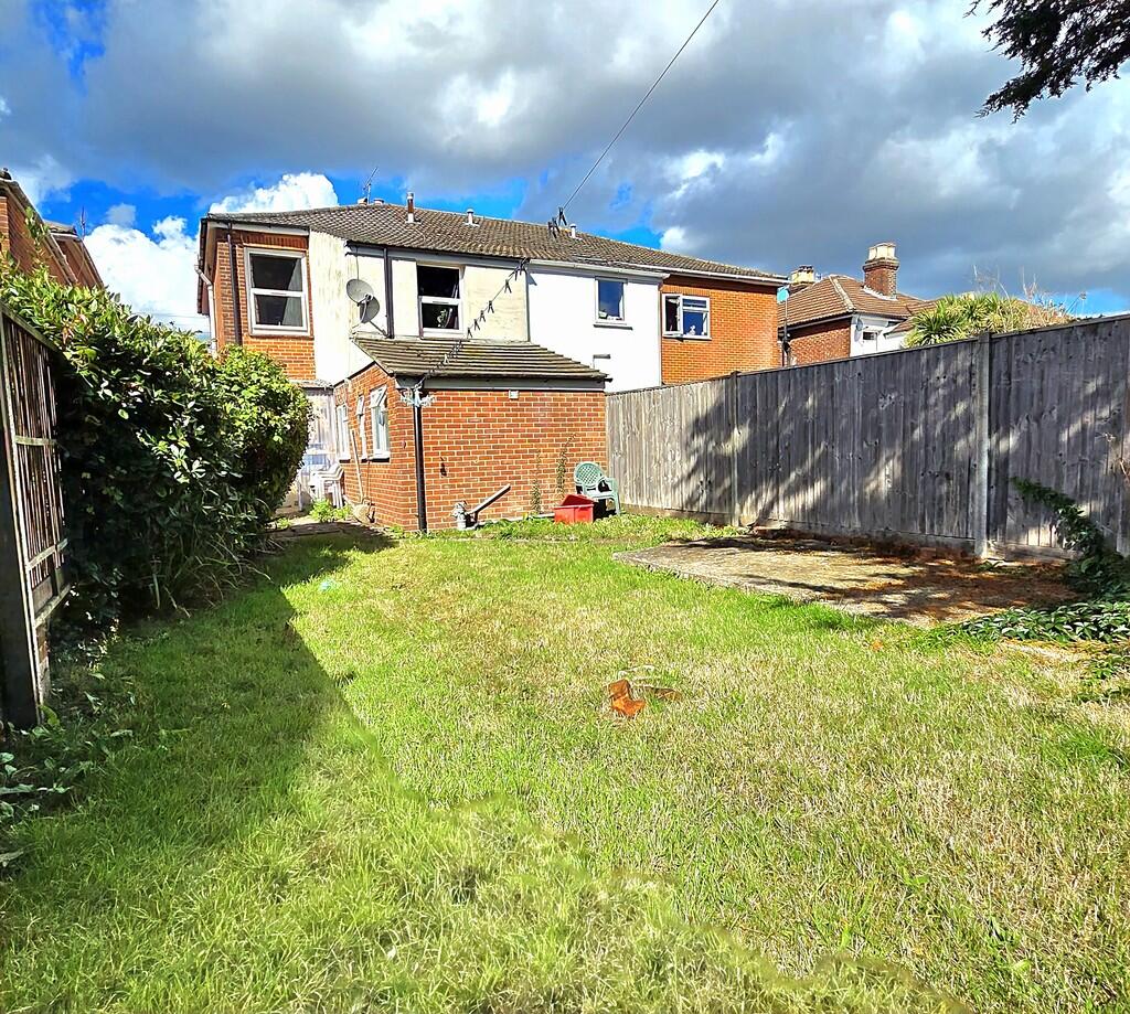 Main image of property: Avenue Road