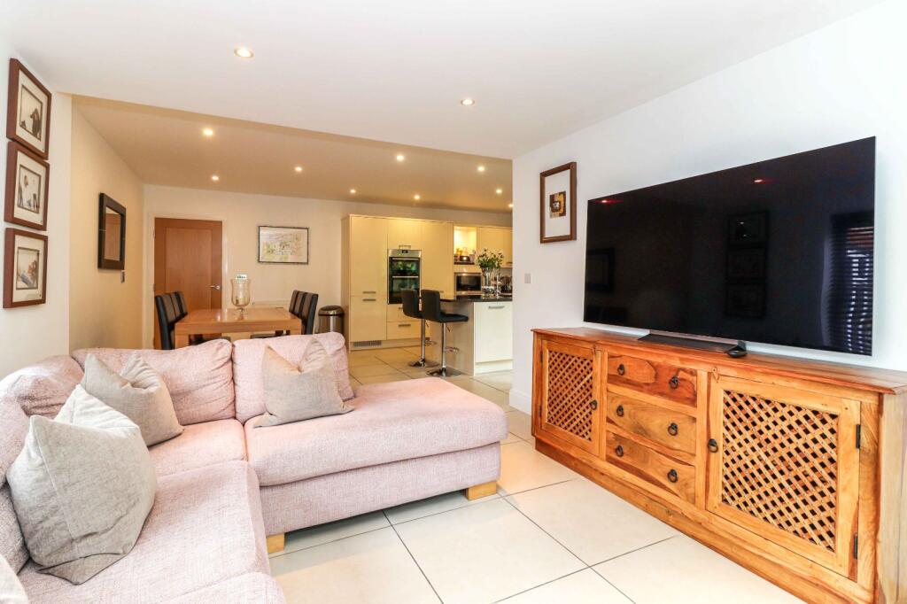 House in Hemel Hempstead, Beaconsfield Old Town, Beaconsfield - View 3