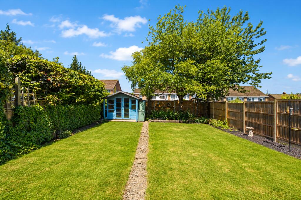 Tarnside Close, Dunstable, Bedfordshire, LU6 photo 3