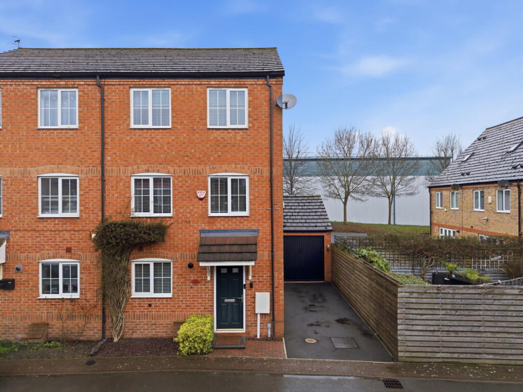 4-bed semi-detached on Potters Hollow, Bulwell, Nottingham, Nottinghamshire, NG6 8PB, £250,000
