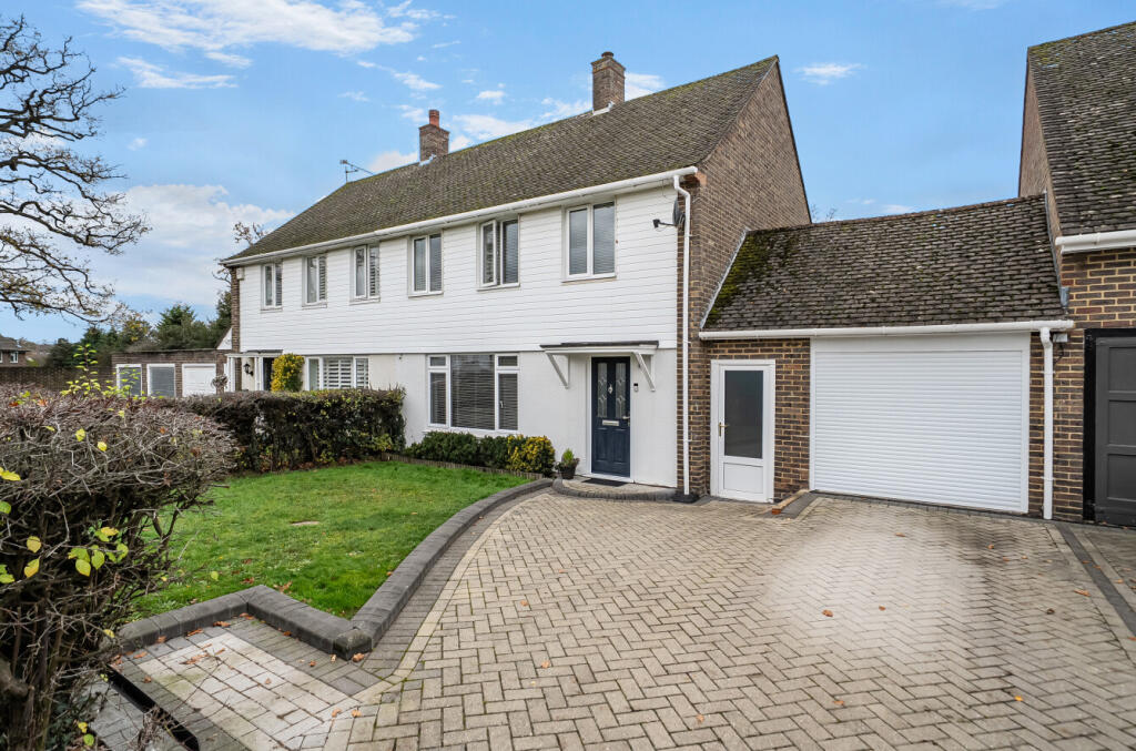 Main image of property: Rossett Close, Bracknell, Berkshire