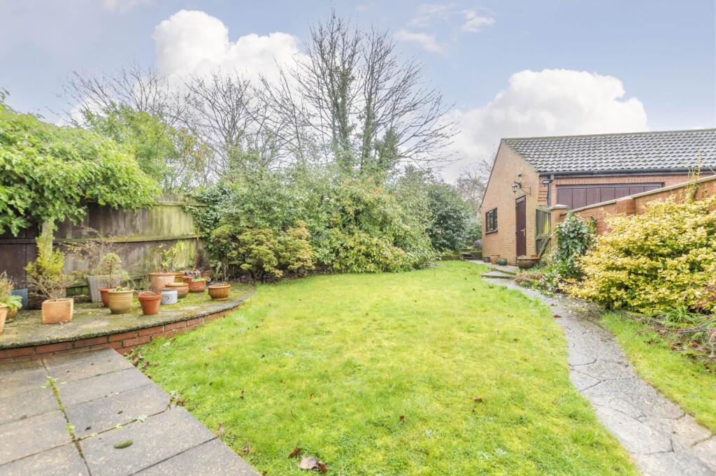 Laburnum Drive, Blofield photo 4