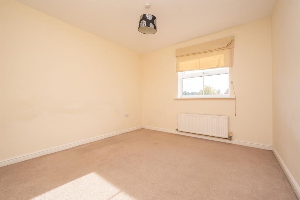 Apartment in Kettering, Leisure Village - More