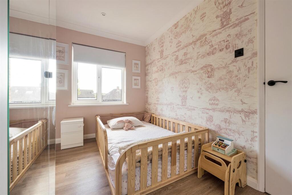 Apartment in London, Highams Park - More