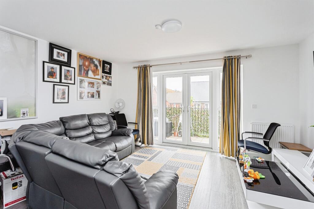 Pullman Avenue, Haywards Heath photo 2