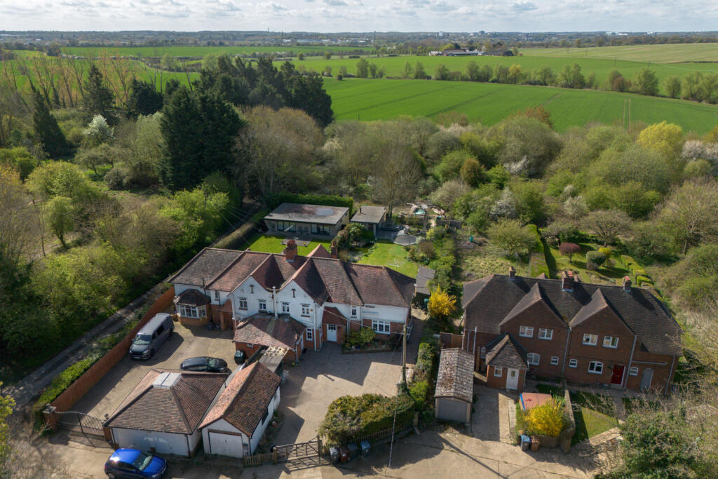 High Wych, Sawbridgeworth, Hertfordshire, CM21 photo 3
