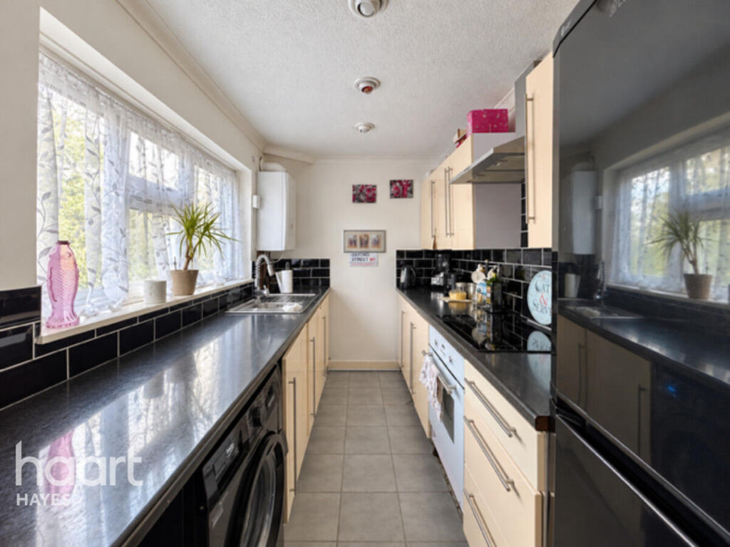 Apartment in Southall - View 4