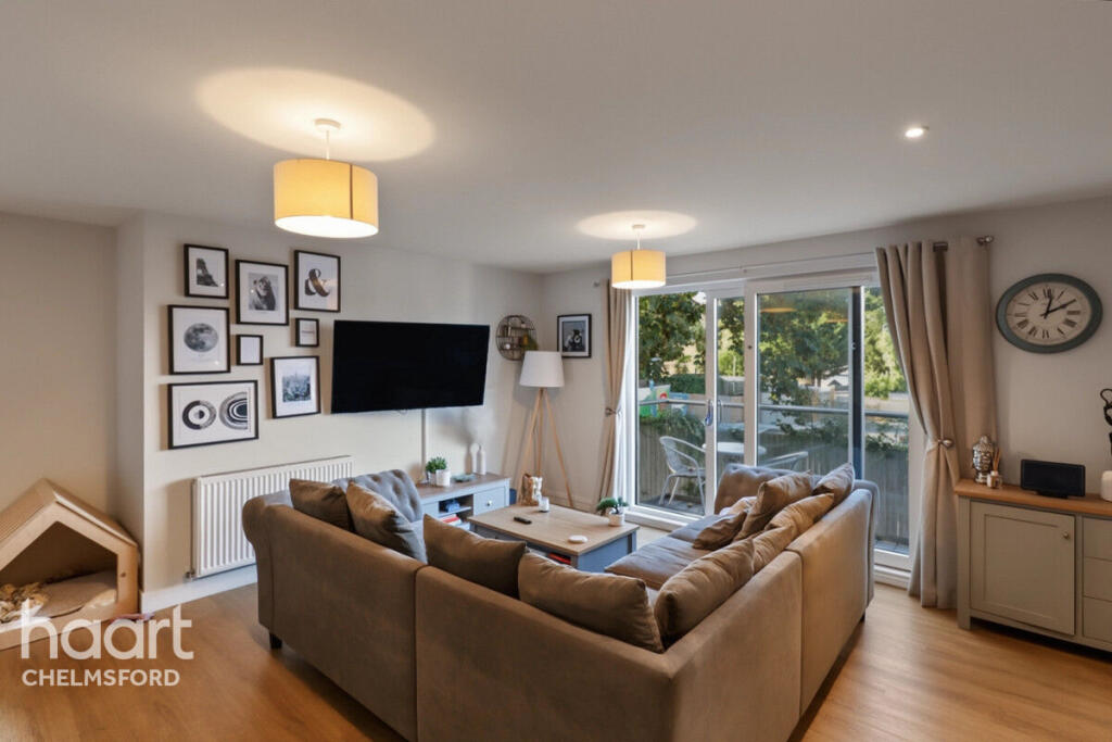 3-bed apartment on Baddow Road, Chelmsford, £325,000