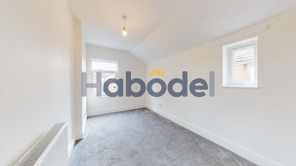 House in Doncaster, North East Lincolnshire - More
