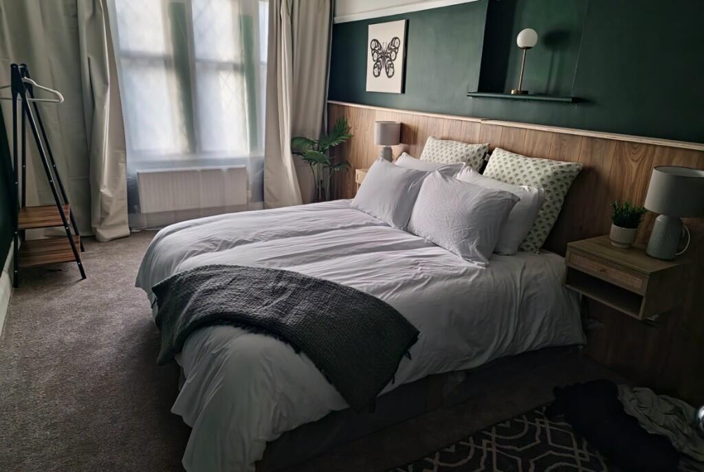 Main image of property: Canewdon Road, Westcliff-On-Sea, Essex, SS0